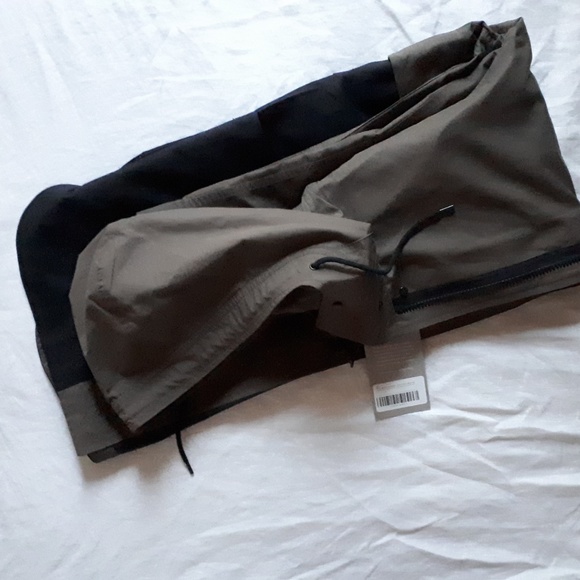 Everlane The ReNew Anorak - Picture 8 of 9